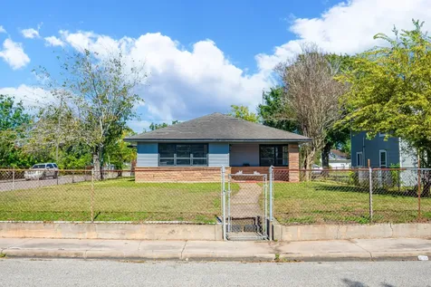 1230 W 4th Street Freeport TX 77541