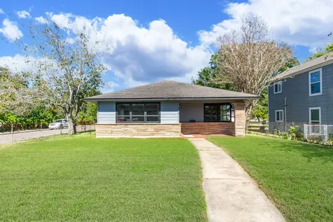 1230 W 4th Street Freeport TX 77541