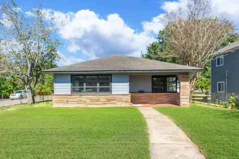 1230 W 4th Street Freeport TX 77541