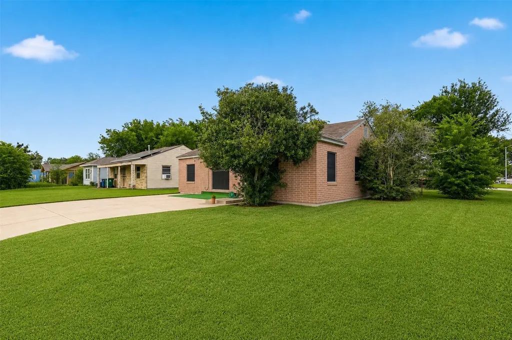 1419 Silverdale Street Houston TX 77029