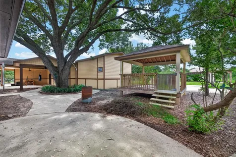 323 E Palm Street Fresno TX 77545