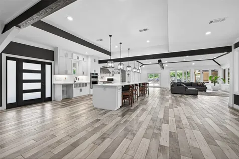 323 E Palm Street Fresno TX 77545
