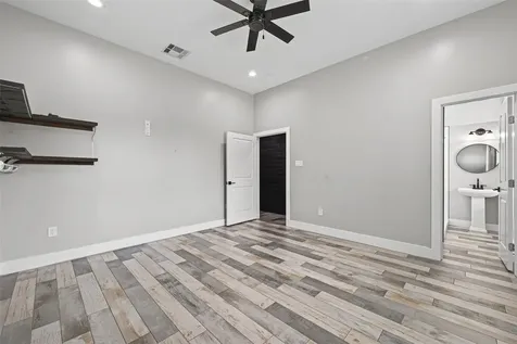 323 E Palm Street Fresno TX 77545