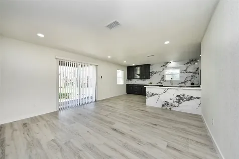 5442 Airport Boulevard Houston TX 77048