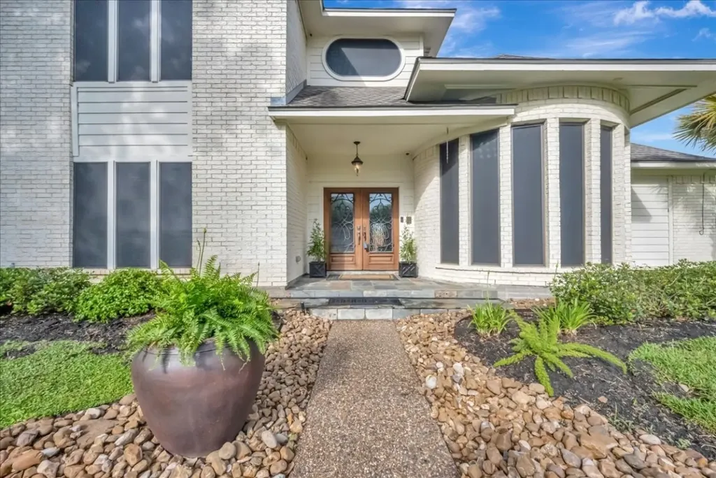 1627 Lake Bluff Drive El Lago TX 77586
