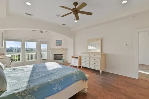 13338 Binnacle Way Galveston TX 77554