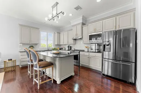 18 Laurelwood Drive Houston TX 77058
