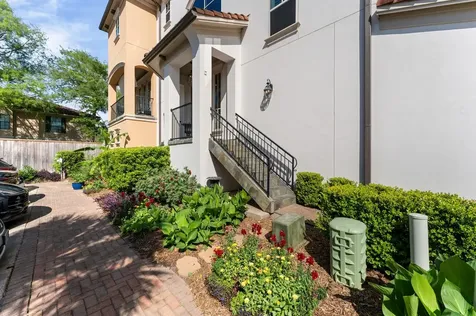 18 Laurelwood Drive Houston TX 77058