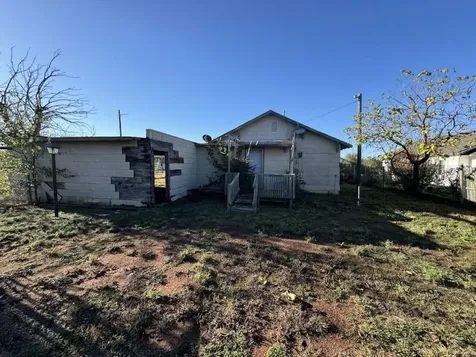 105 E Washington Avenue Electra TX 76360