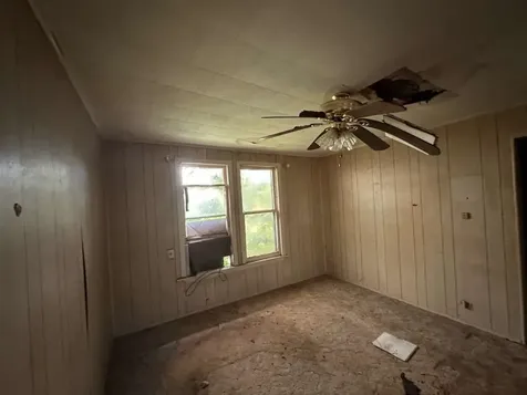 105 E Washington Avenue Electra TX 76360