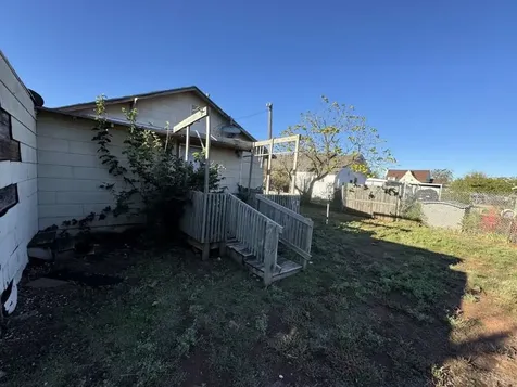 105 E Washington Avenue Electra TX 76360