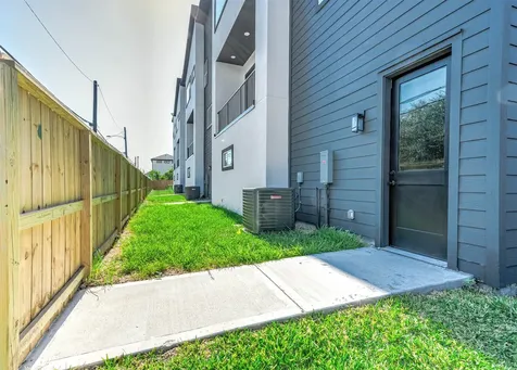 3203 St Emanuel Street A Houston TX 77004