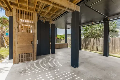 2906 Avenue R 1/2 Galveston TX 77550