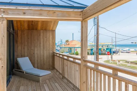 2906 Avenue R 1/2 Galveston TX 77550