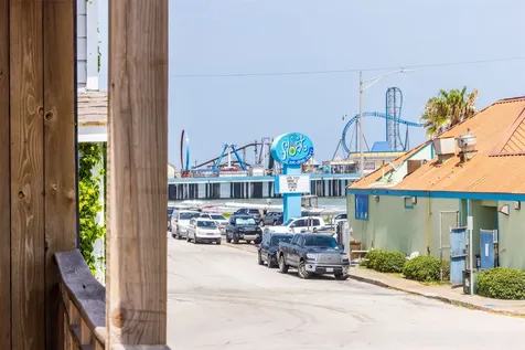 2906 Avenue R 1/2 Galveston TX 77550