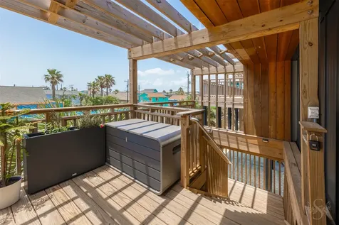 2906 Avenue R 1/2 Galveston TX 77550