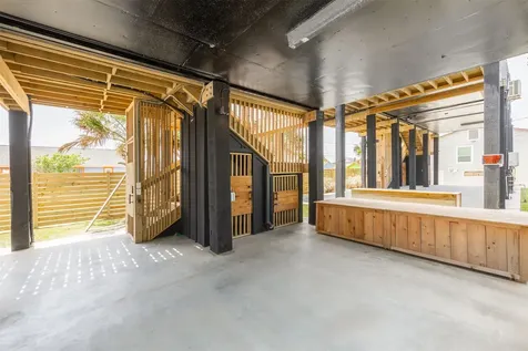 2906 Avenue R 1/2 Galveston TX 77550