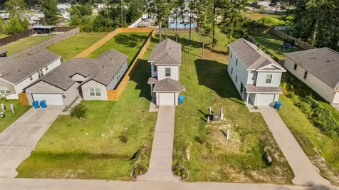 1044 Road 5203 Cleveland TX 77327