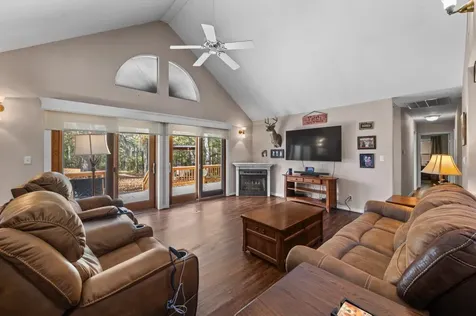 6910 Highway 147 N Center TX 75935