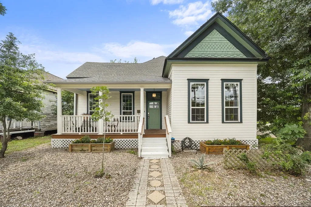 2019 Crockett Street Houston TX 77007