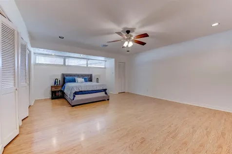 5518 Holly Street Houston TX 77081