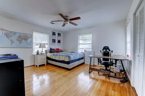 5518 Holly Street Houston TX 77081