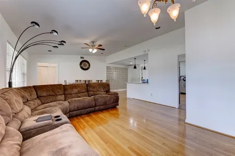 5518 Holly Street Houston TX 77081
