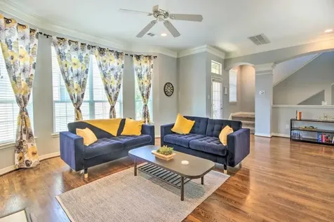 207 Knox Street Houston TX 77007