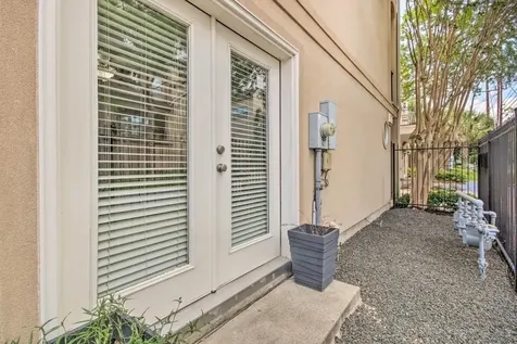 207 Knox Street Houston TX 77007