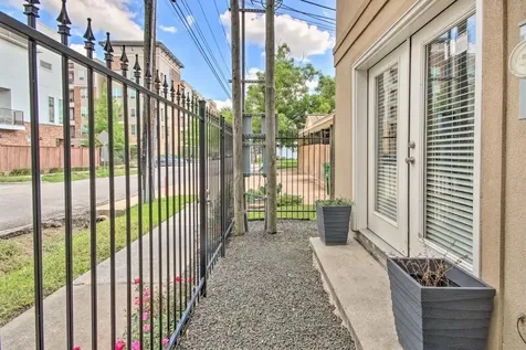 207 Knox Street Houston TX 77007