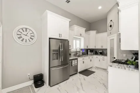 602 E Main Street La Porte TX 77571