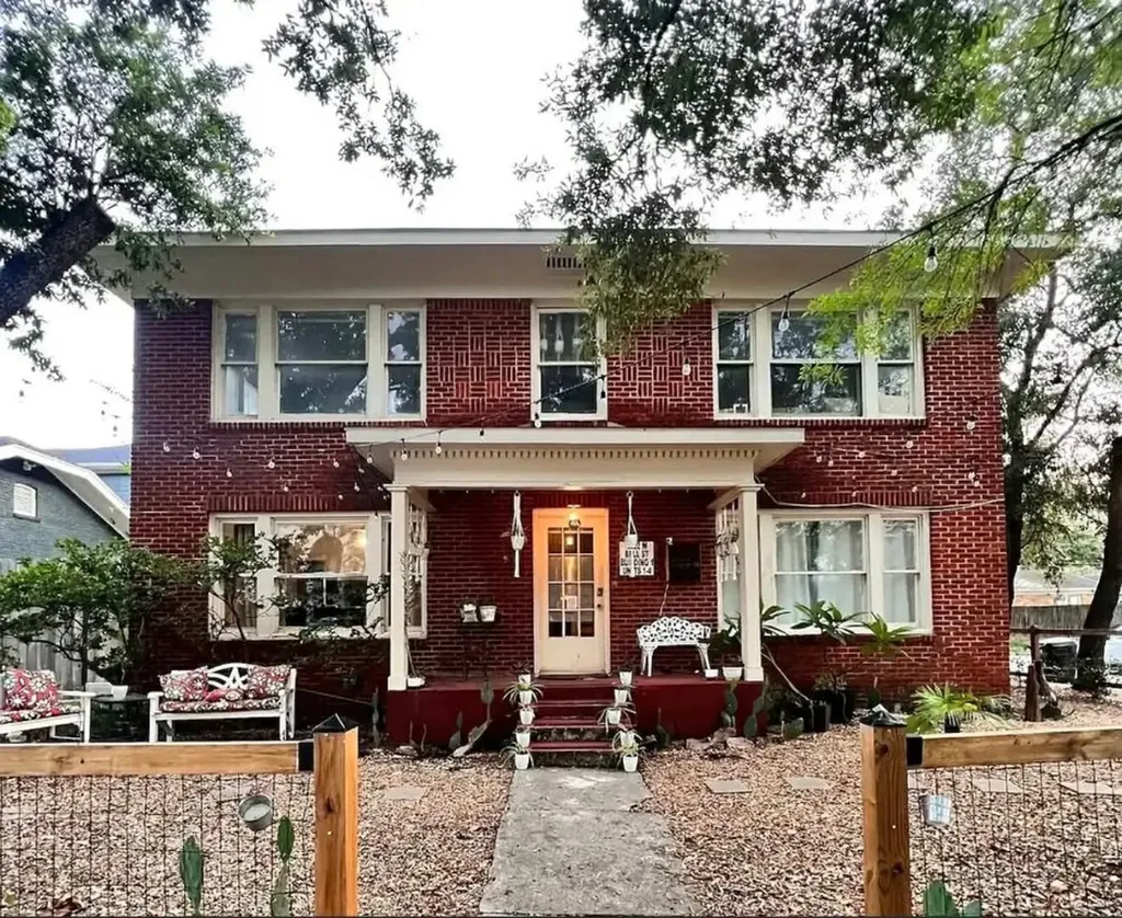 1302 W Bell Street 1 Houston TX 77019