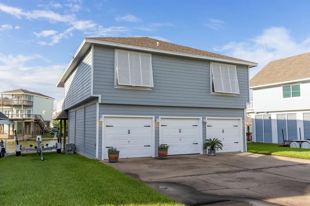 1330 Leilani Drive Tiki Island TX 77554