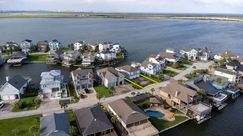 1330 Leilani Drive Tiki Island TX 77554