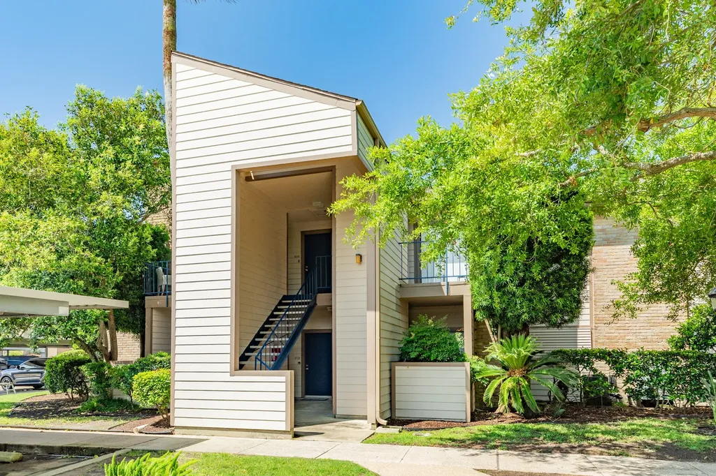 7098 N Holiday Drive Galveston TX 77550