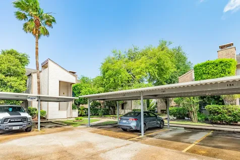 7098 N Holiday Drive Galveston TX 77550