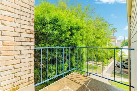 7098 N Holiday Drive Galveston TX 77550