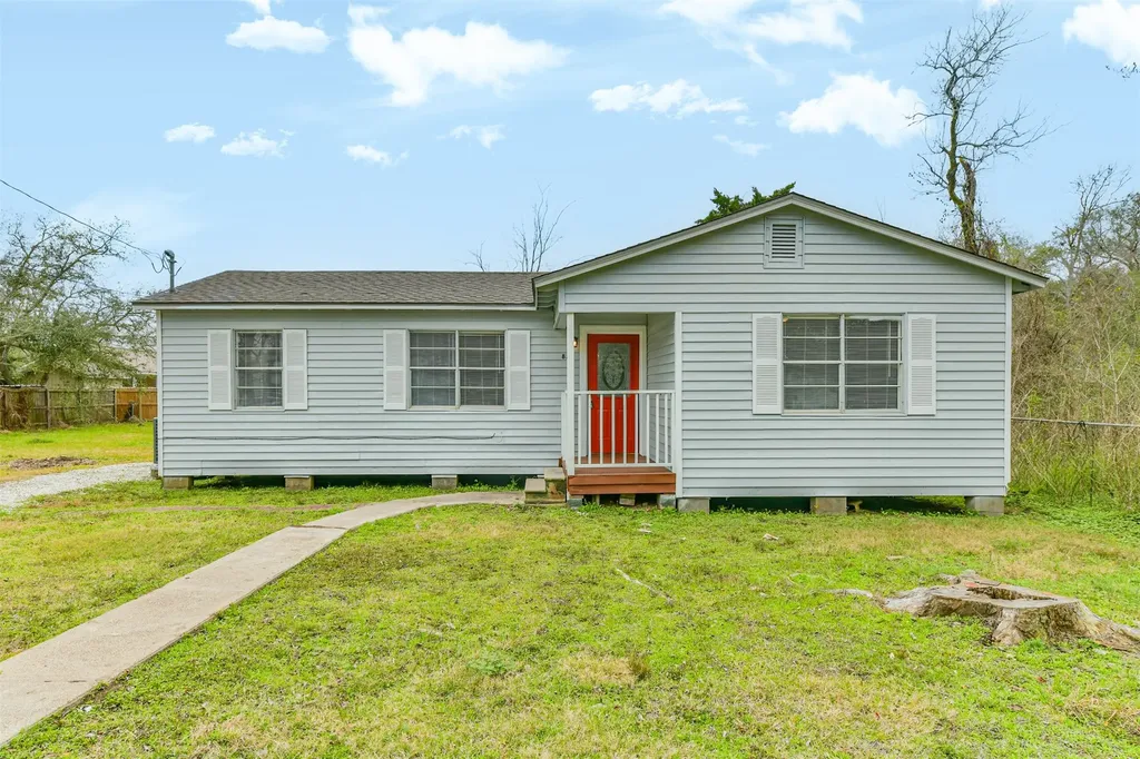 821 Robertson Street Clute TX 77531