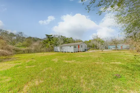 821 Robertson Street Clute TX 77531