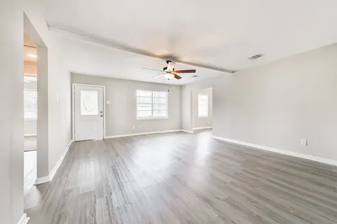 821 Robertson Street Clute TX 77531