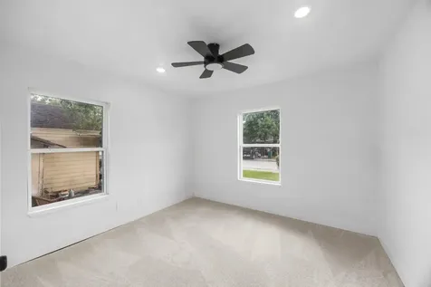 905 Elm Avenue Pasadena TX 77506