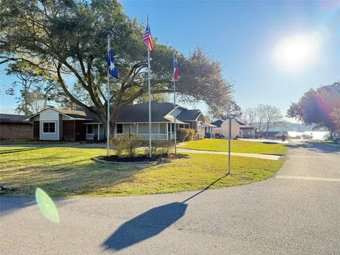9818 Twin Shores Drive Willis TX 77318