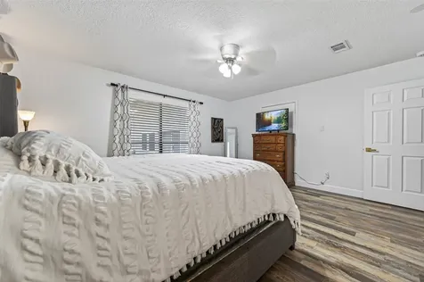 9818 Twin Shores Drive Willis TX 77318