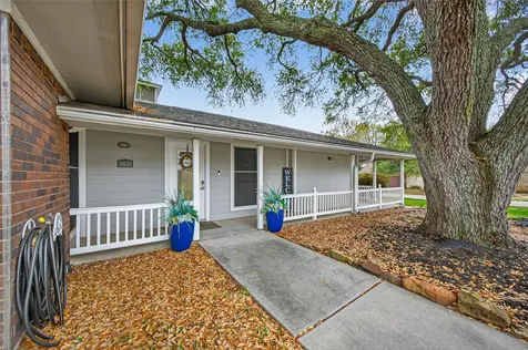 9818 Twin Shores Drive Willis TX 77318