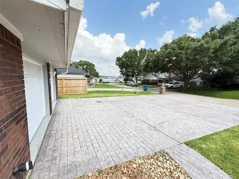9818 Twin Shores Drive Willis TX 77318