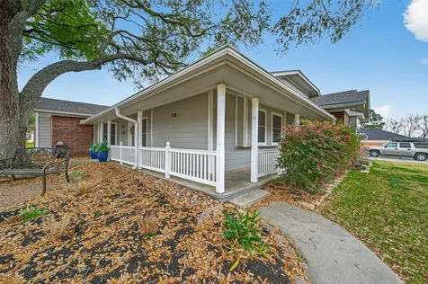 9818 Twin Shores Drive Willis TX 77318
