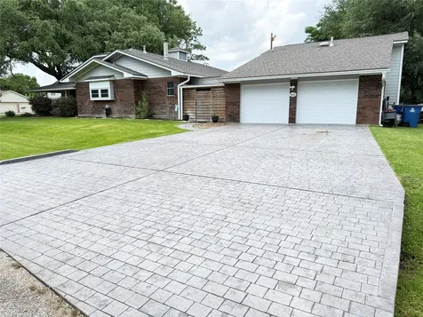 9818 Twin Shores Drive Willis TX 77318