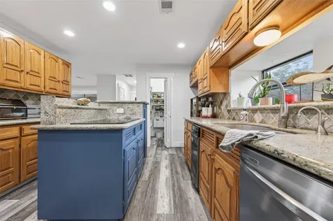 9818 Twin Shores Drive Willis TX 77318