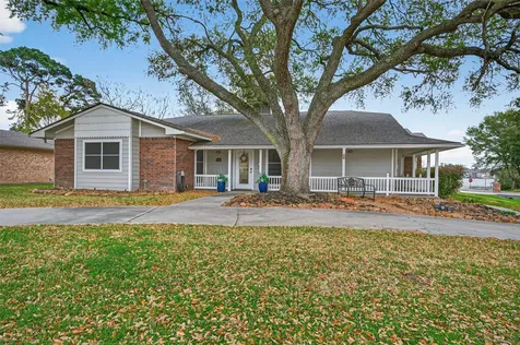 9818 Twin Shores Drive Willis TX 77318