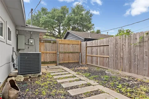 4414 W 43rd Street Houston TX 77092